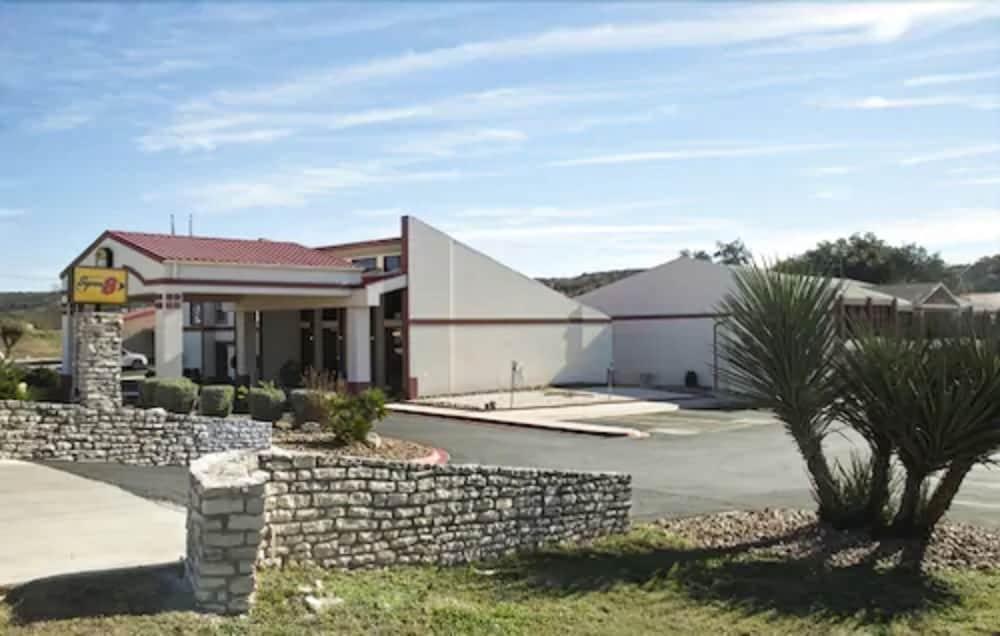Super 8 By Wyndham Kerrville Tx מראה חיצוני תמונה