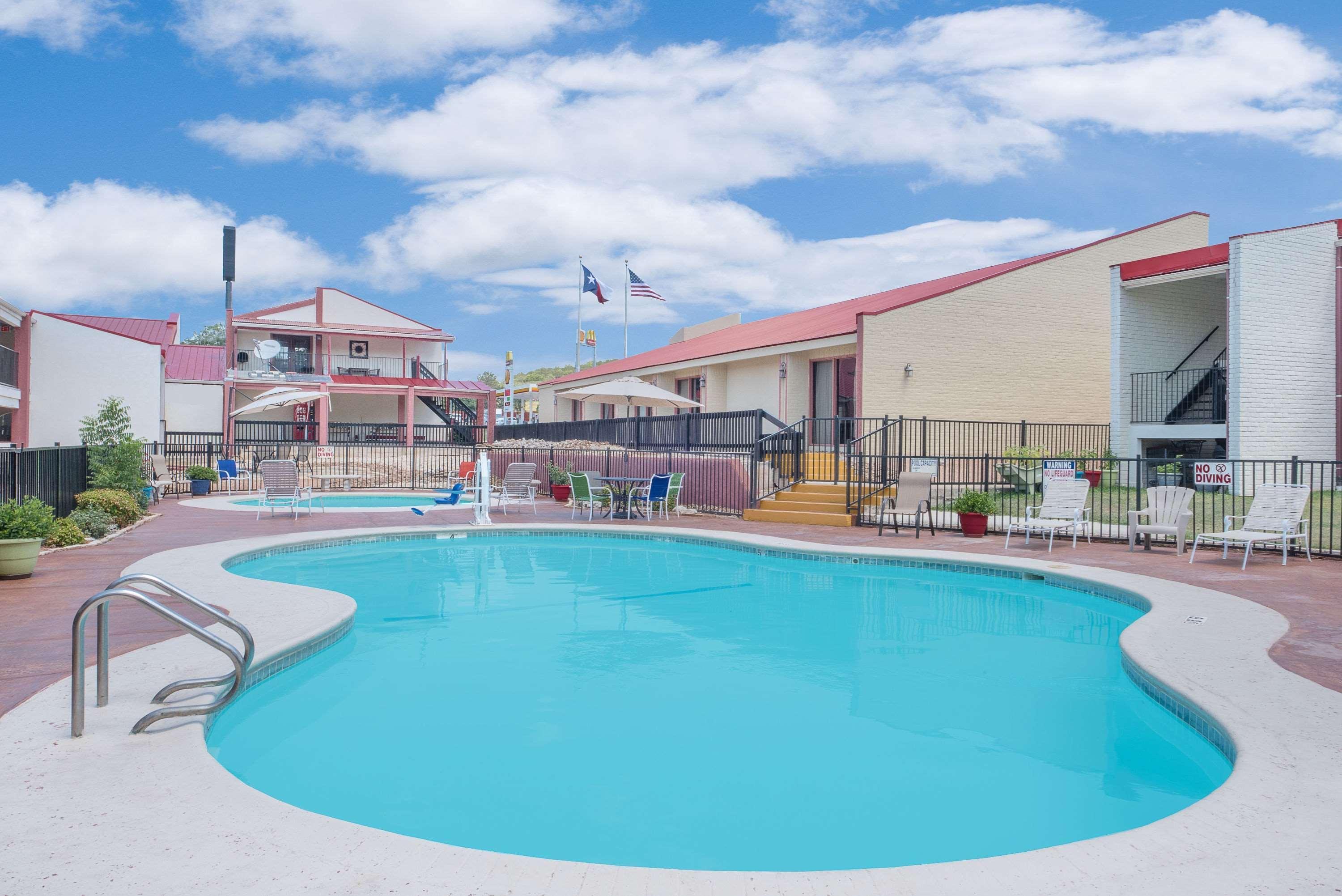 Super 8 By Wyndham Kerrville Tx מראה חיצוני תמונה