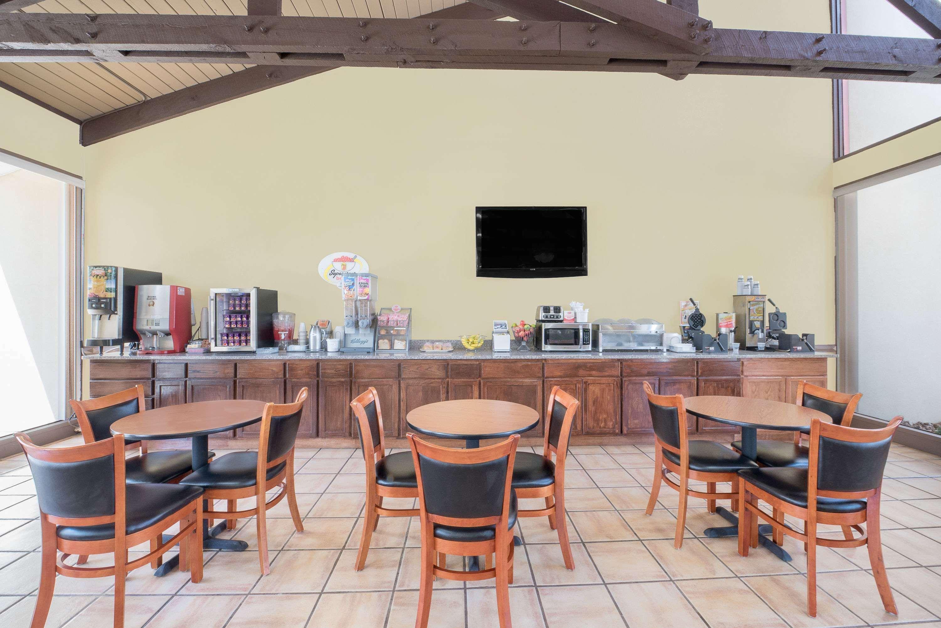 Super 8 By Wyndham Kerrville Tx מראה חיצוני תמונה