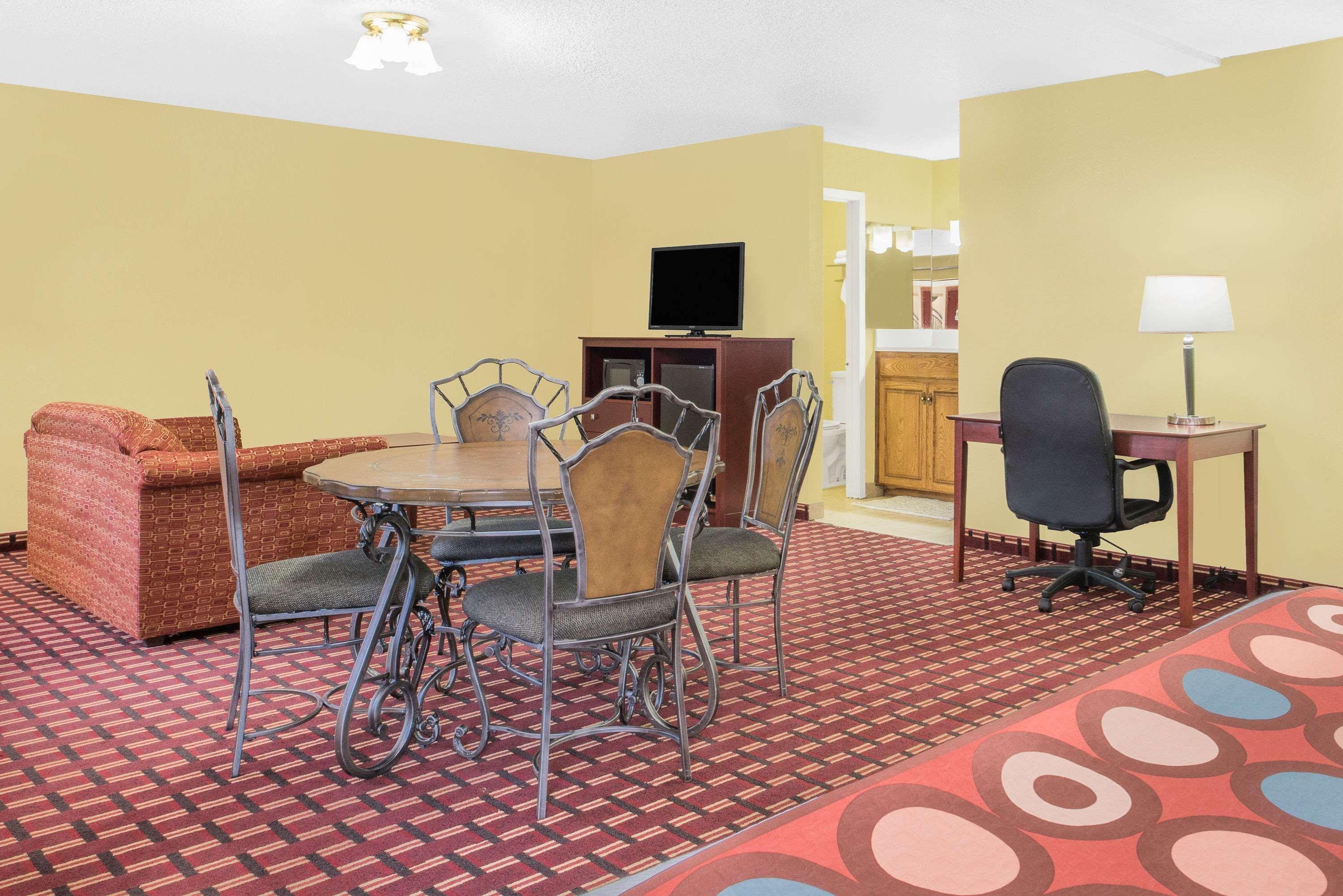 Super 8 By Wyndham Kerrville Tx מראה חיצוני תמונה