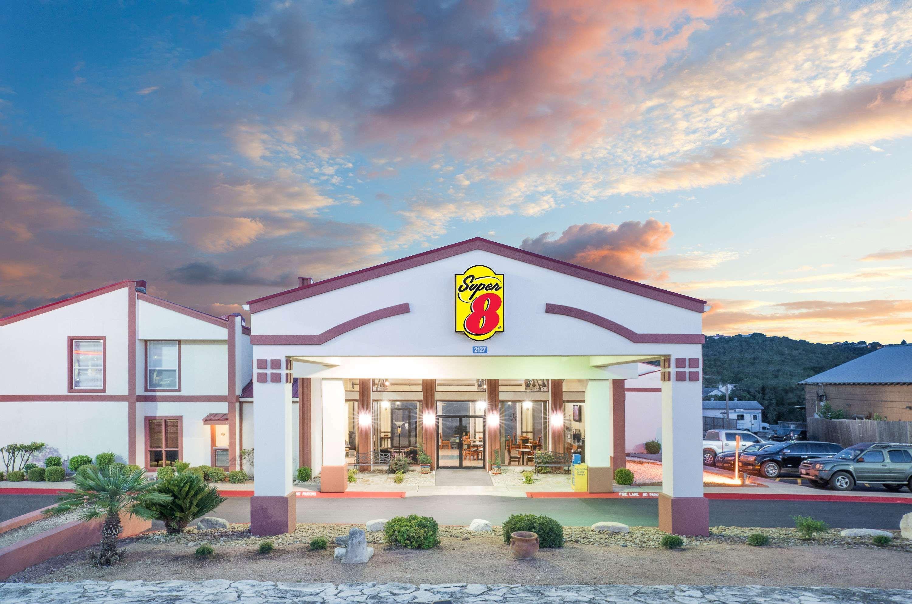 Super 8 By Wyndham Kerrville Tx מראה חיצוני תמונה