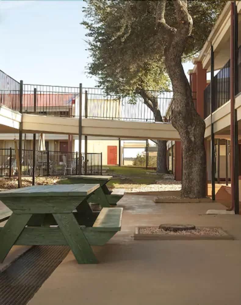 Super 8 By Wyndham Kerrville Tx מראה חיצוני תמונה