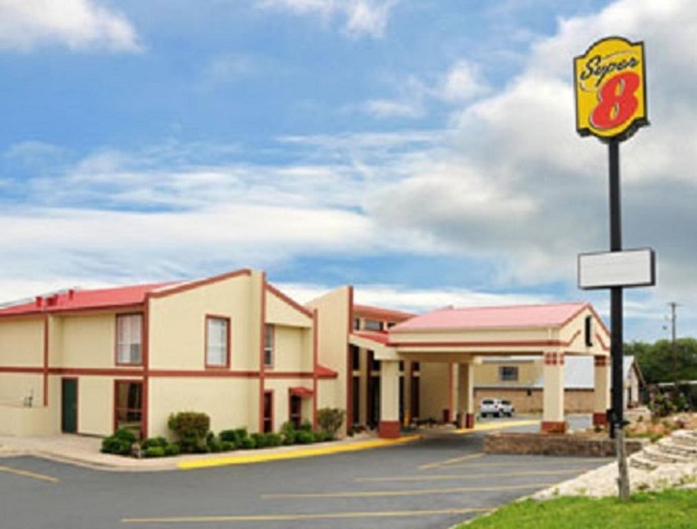 Super 8 By Wyndham Kerrville Tx מראה חיצוני תמונה
