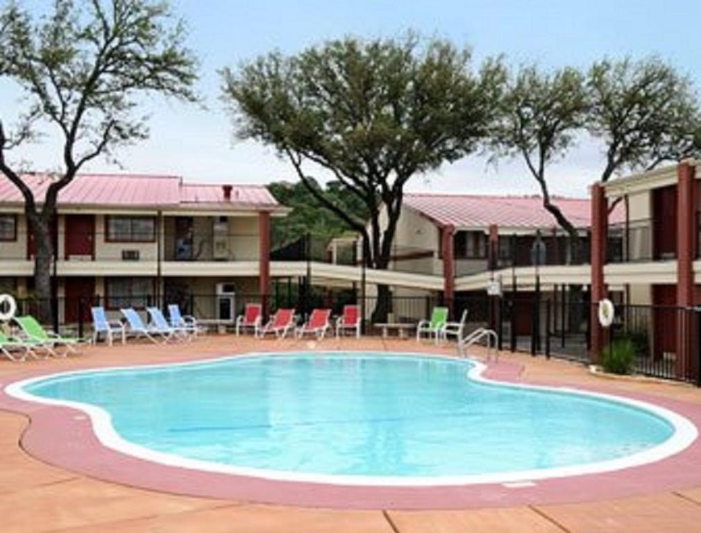 Super 8 By Wyndham Kerrville Tx מתקנים תמונה