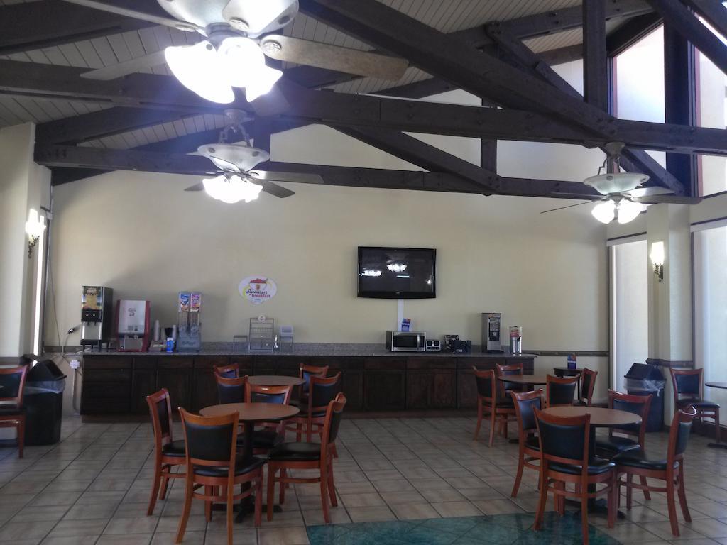 Super 8 By Wyndham Kerrville Tx מראה חיצוני תמונה