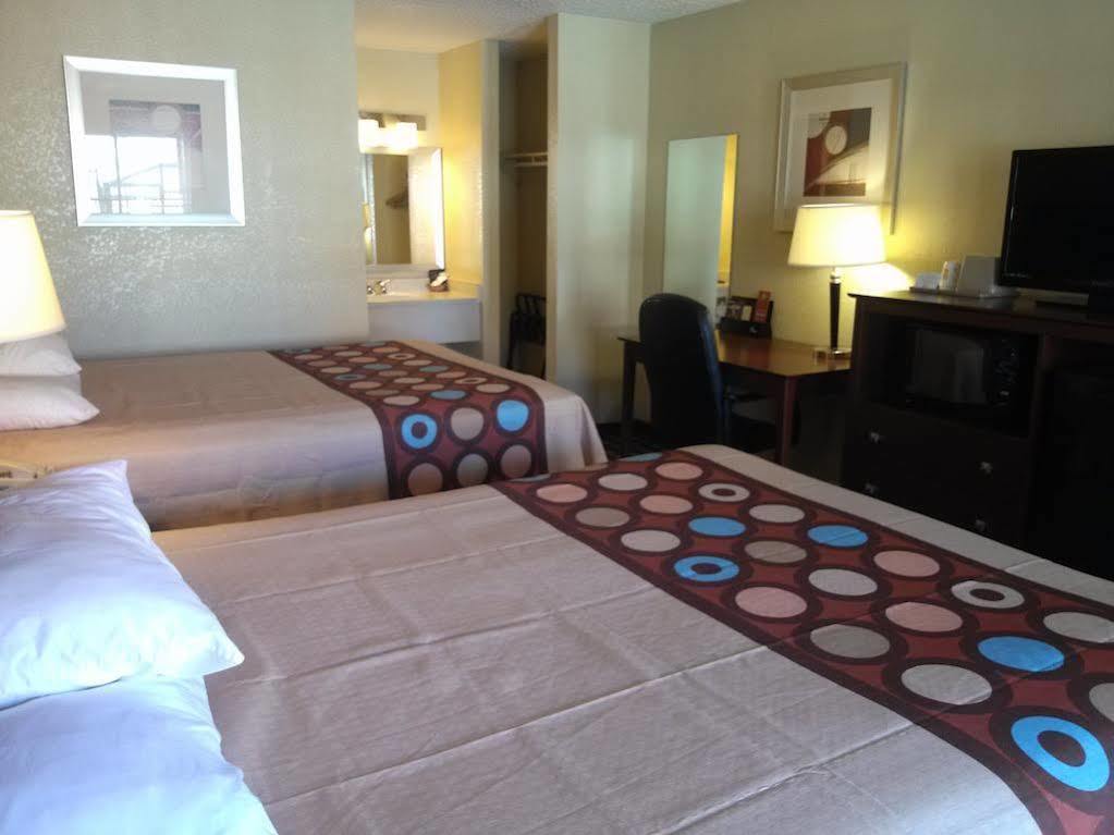 Super 8 By Wyndham Kerrville Tx מראה חיצוני תמונה