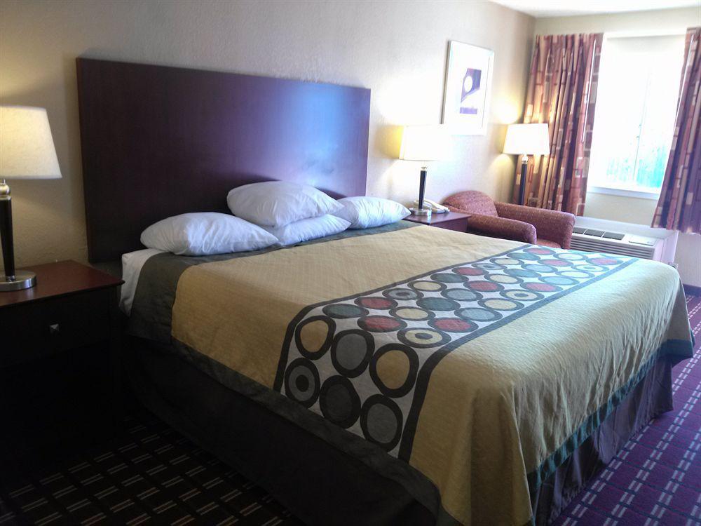 Super 8 By Wyndham Kerrville Tx מראה חיצוני תמונה